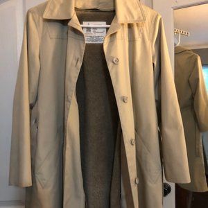 London Fog lady's raincoat with fur zip out lining